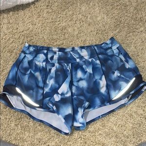Lululemon Hotty Hot Short II 2.5”